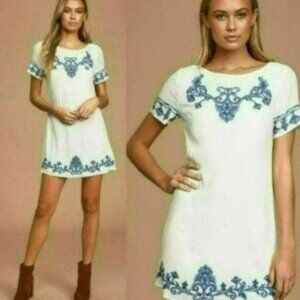 Lulus Tell A Tale Women's XS White Blue Embroidered Scoop Neck Mini Sheath Dress